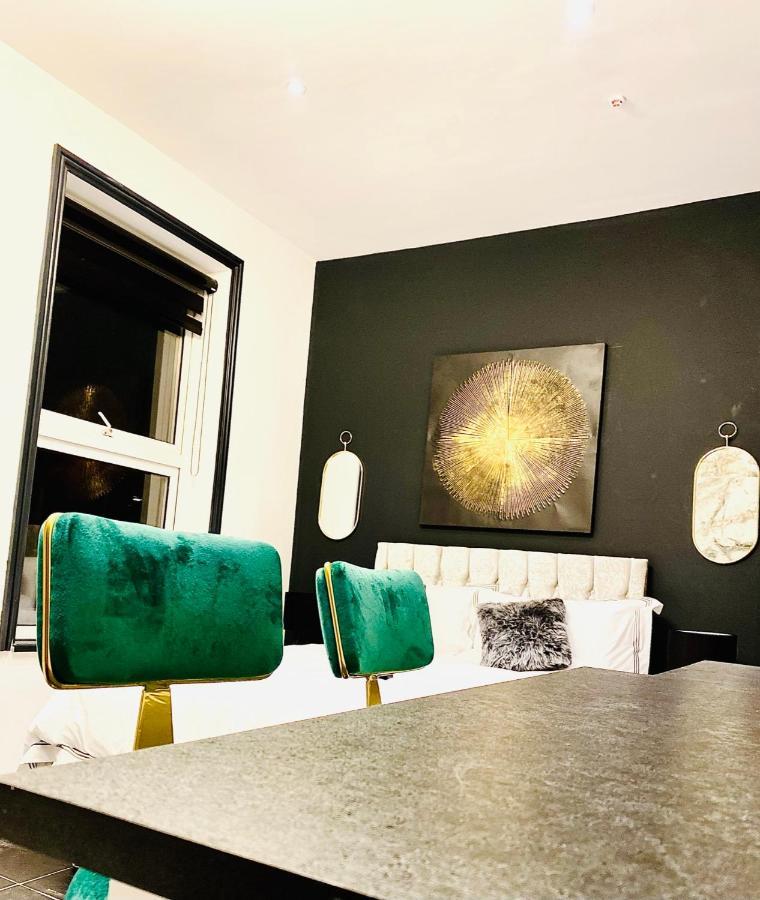 Duke And Duchess Apartments And Rooms - Private In Room Hot Tub Suites Лондон Екстериор снимка