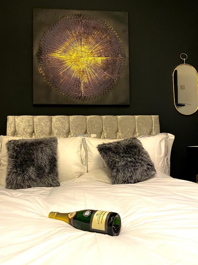 Duke And Duchess Apartments And Rooms - Private In Room Hot Tub Suites Лондон Екстериор снимка