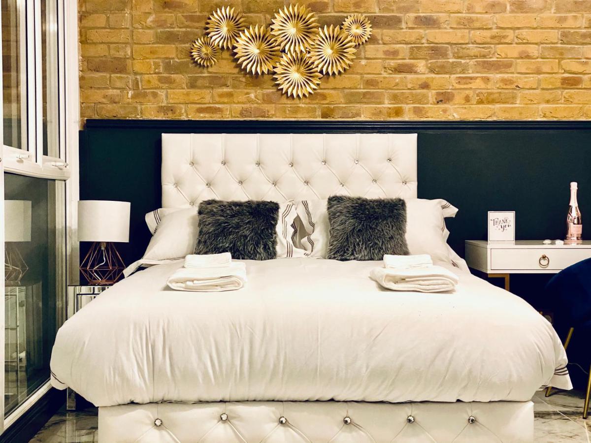 Duke And Duchess Apartments And Rooms - Private In Room Hot Tub Suites Лондон Екстериор снимка