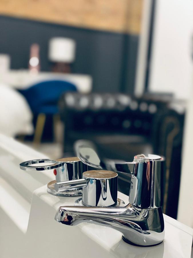 Duke And Duchess Apartments And Rooms - Private In Room Hot Tub Suites Лондон Екстериор снимка