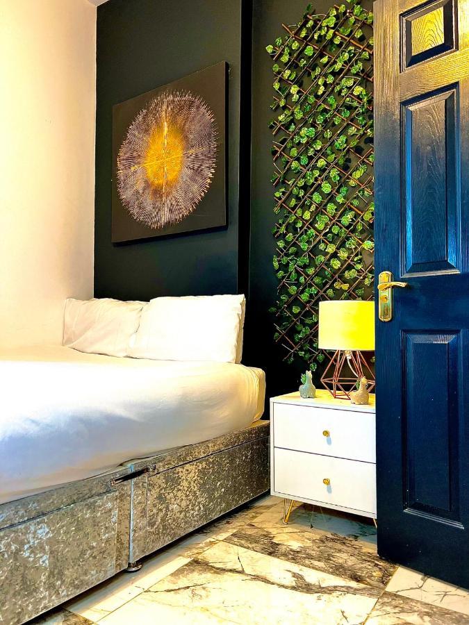 Duke And Duchess Apartments And Rooms - Private In Room Hot Tub Suites Лондон Екстериор снимка