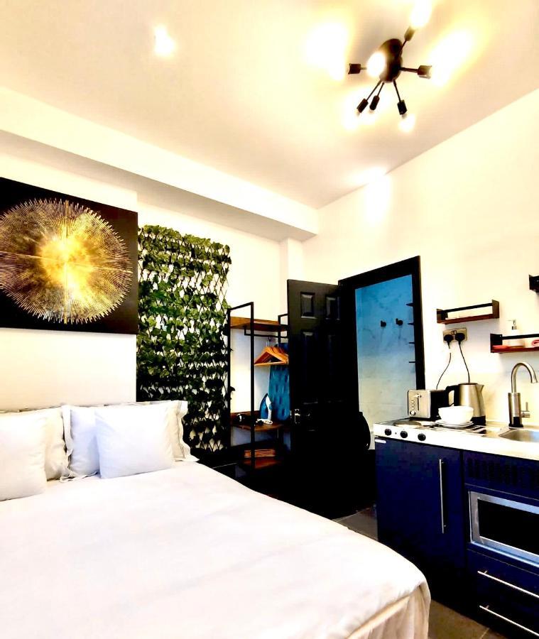 Duke And Duchess Apartments And Rooms - Private In Room Hot Tub Suites Лондон Екстериор снимка