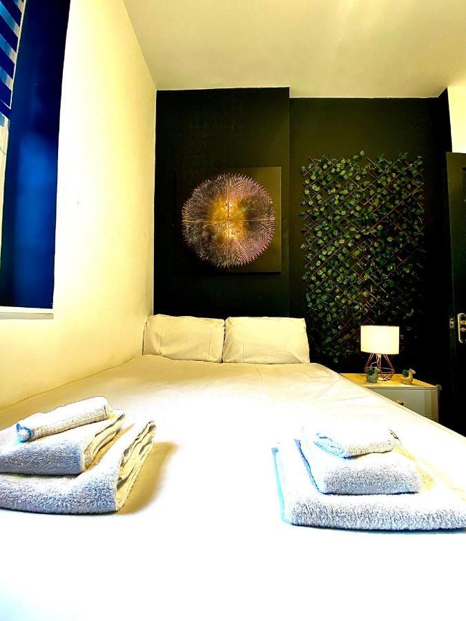 Duke And Duchess Apartments And Rooms - Private In Room Hot Tub Suites Лондон Екстериор снимка