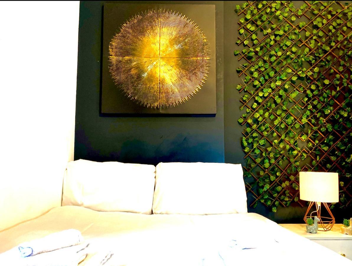 Duke And Duchess Apartments And Rooms - Private In Room Hot Tub Suites Лондон Екстериор снимка