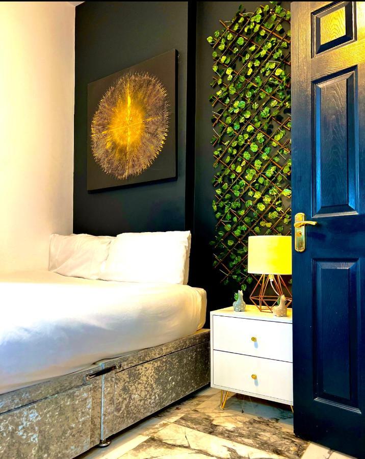 Duke And Duchess Apartments And Rooms - Private In Room Hot Tub Suites Лондон Екстериор снимка