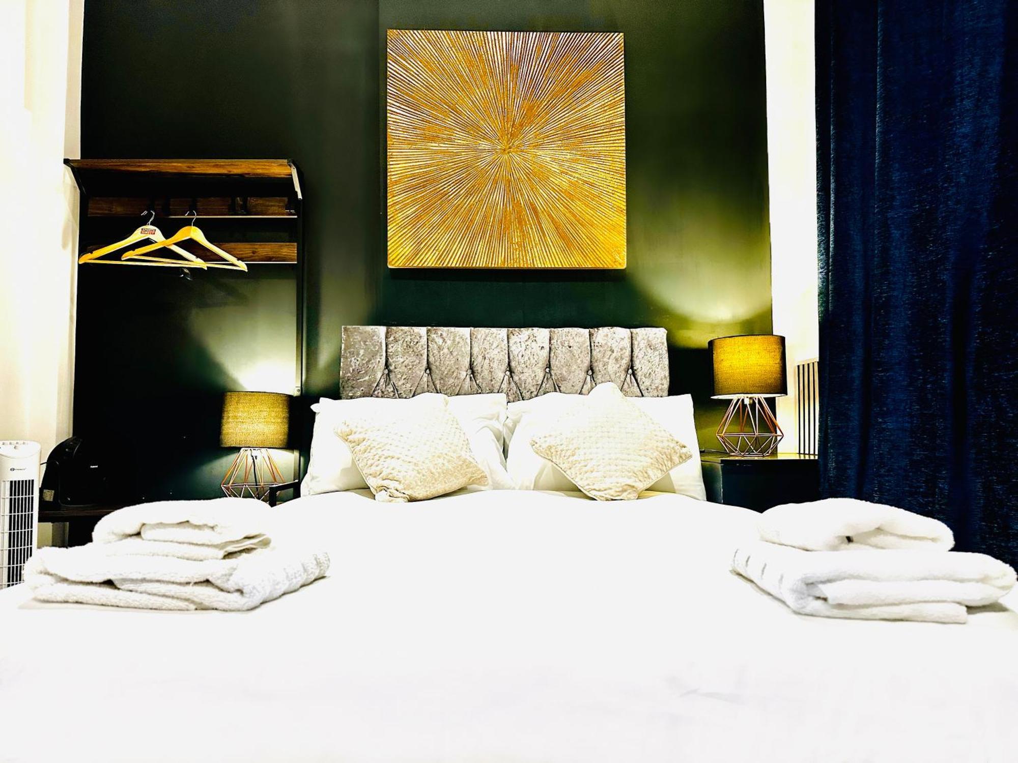 Duke And Duchess Apartments And Rooms - Private In Room Hot Tub Suites Лондон Екстериор снимка