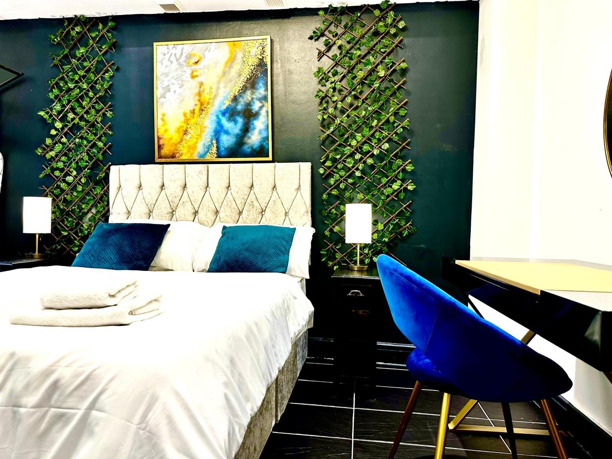 Duke And Duchess Apartments And Rooms - Private In Room Hot Tub Suites Лондон Екстериор снимка