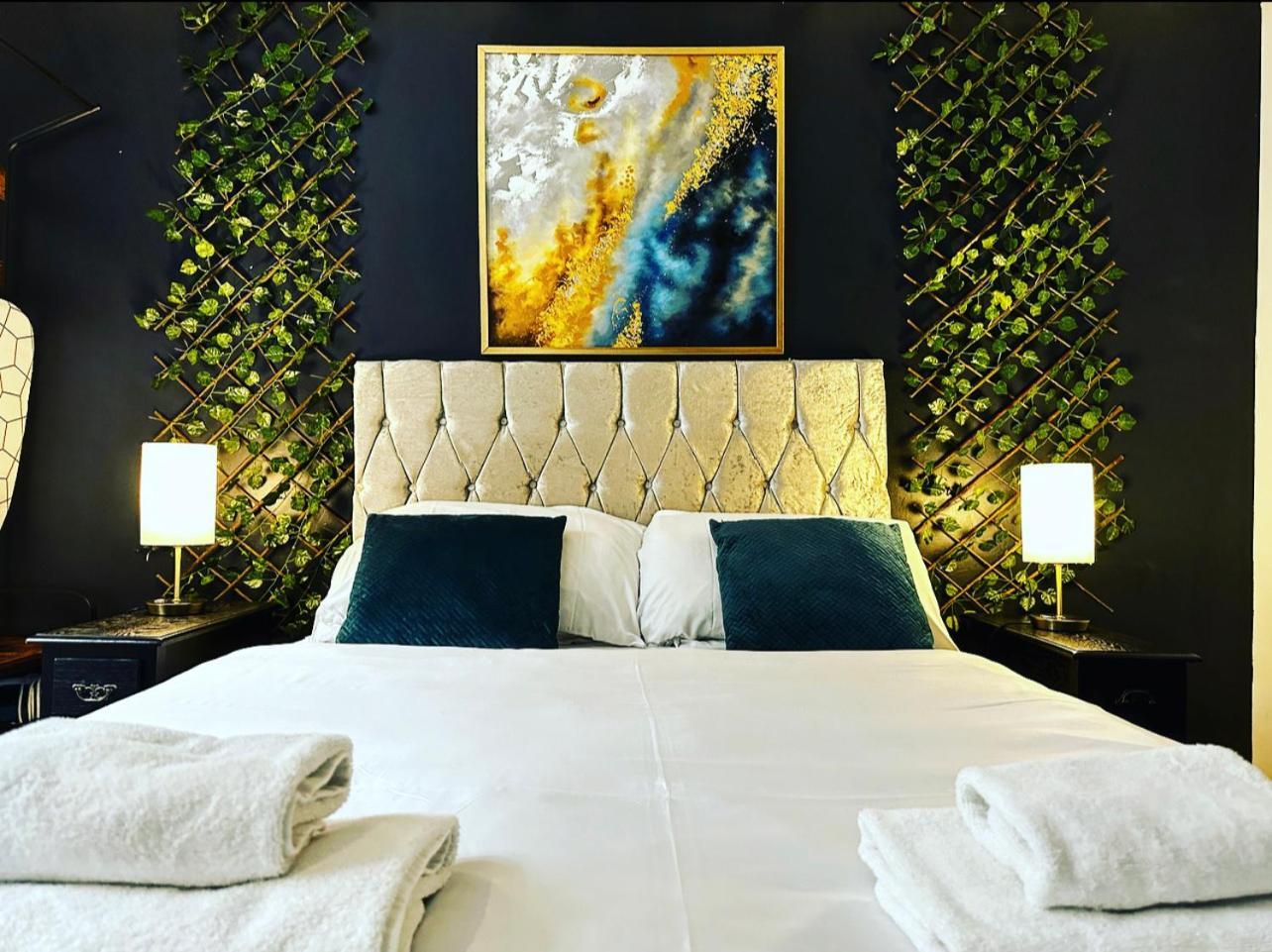 Duke And Duchess Apartments And Rooms - Private In Room Hot Tub Suites Лондон Екстериор снимка