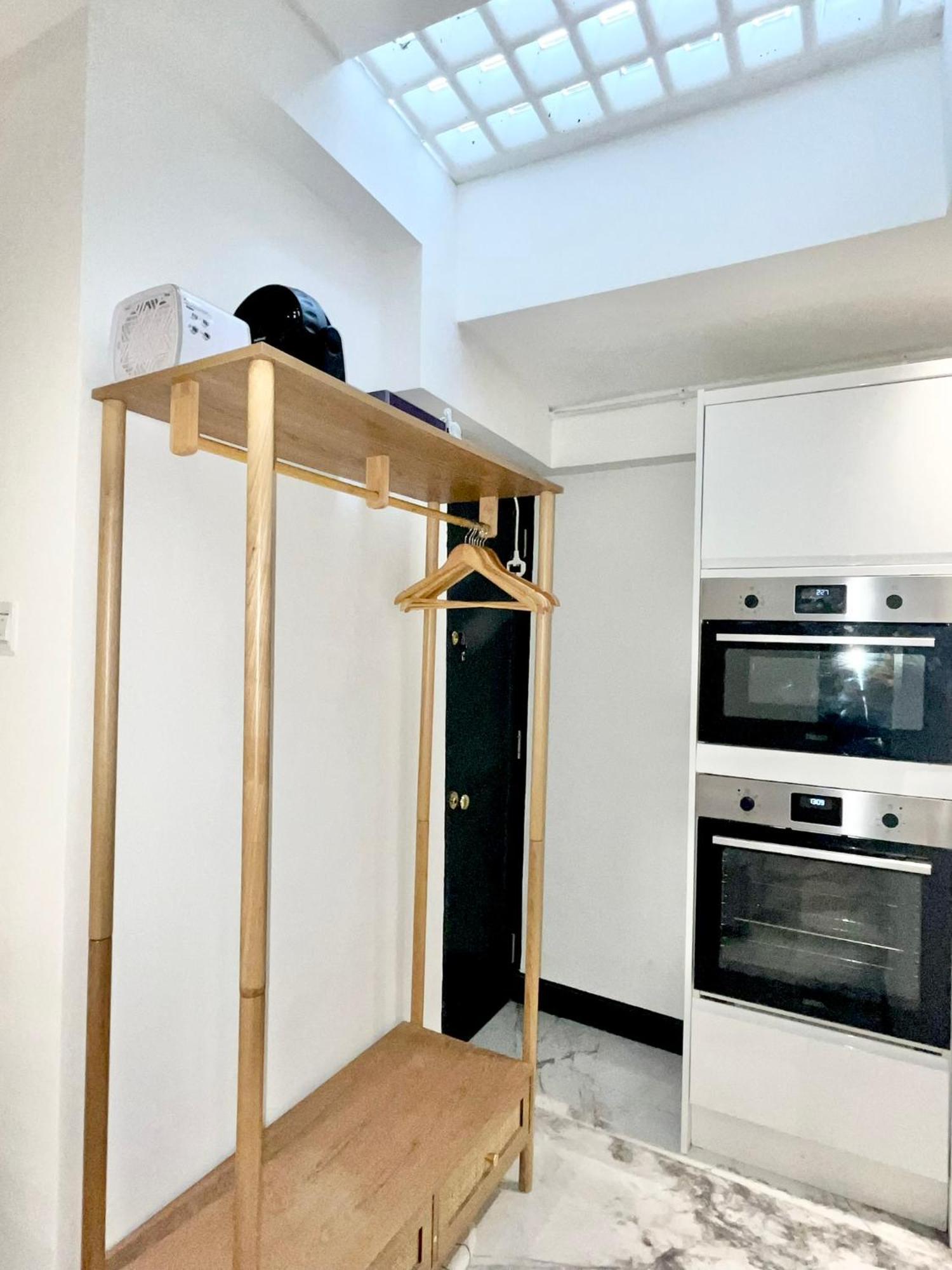 Duke And Duchess Apartments And Rooms - Private In Room Hot Tub Suites Лондон Екстериор снимка