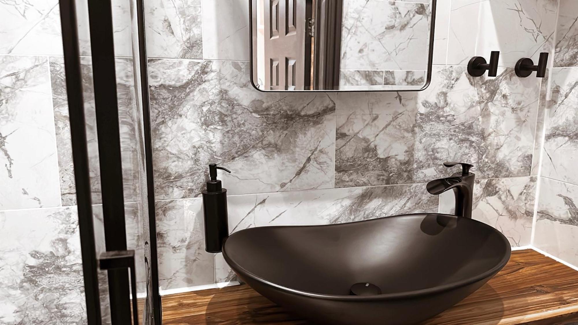 Duke And Duchess Apartments And Rooms - Private In Room Hot Tub Suites Лондон Екстериор снимка