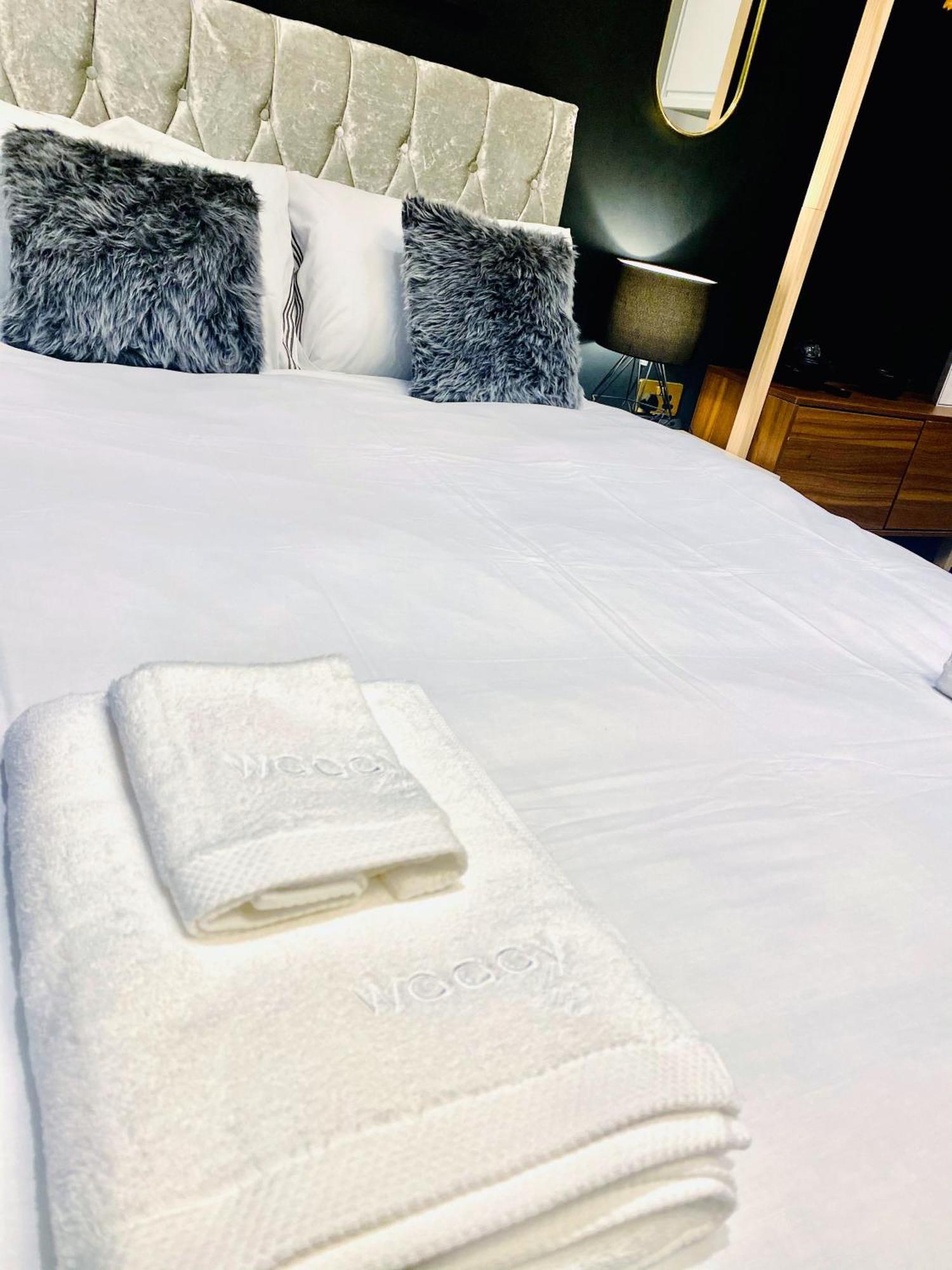 Duke And Duchess Apartments And Rooms - Private In Room Hot Tub Suites Лондон Екстериор снимка